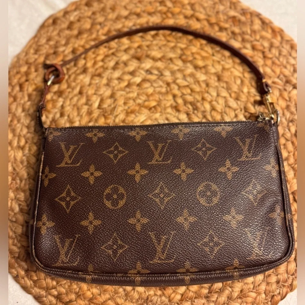 LOUIS VUITTON Pochette Accessoire  Monogram Canvas